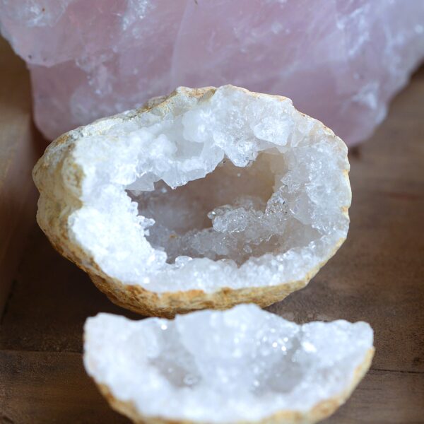 Geode di Cristallo di Rocca – Scrigno di Luce Naturale ✨ - immagine 4