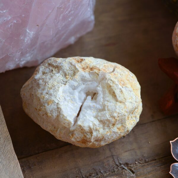 Geode di Cristallo di Rocca – Scrigno di Luce Naturale ✨ - immagine 3