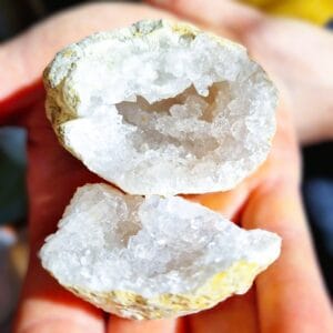 Geode di Cristallo di Rocca – Scrigno di Luce Naturale ✨