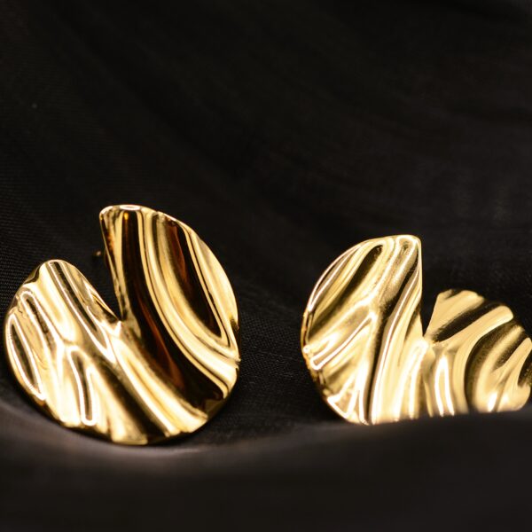 Gold Leaf Earrings✨ - Image 2