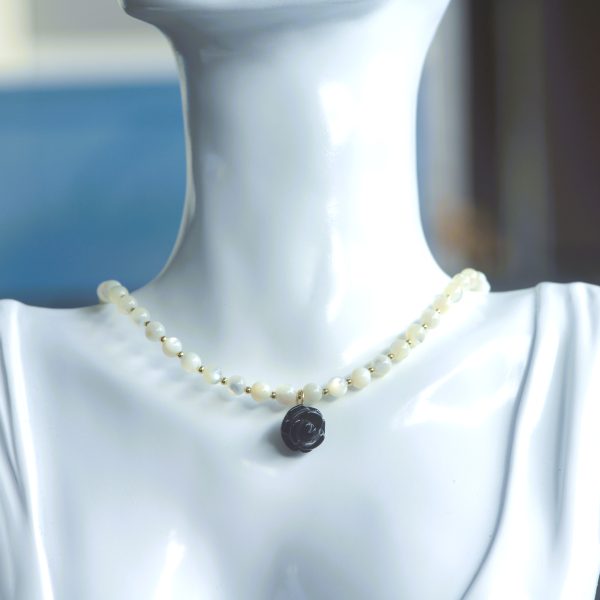 Collana Rosa di Ossidiana🖤con perle di conchiglia